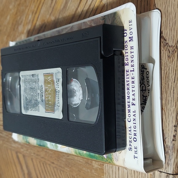 Walt Disney's Masterpiece The Many Adventures Of Winnie-The-Pooh VHS - Picture 8 of 10